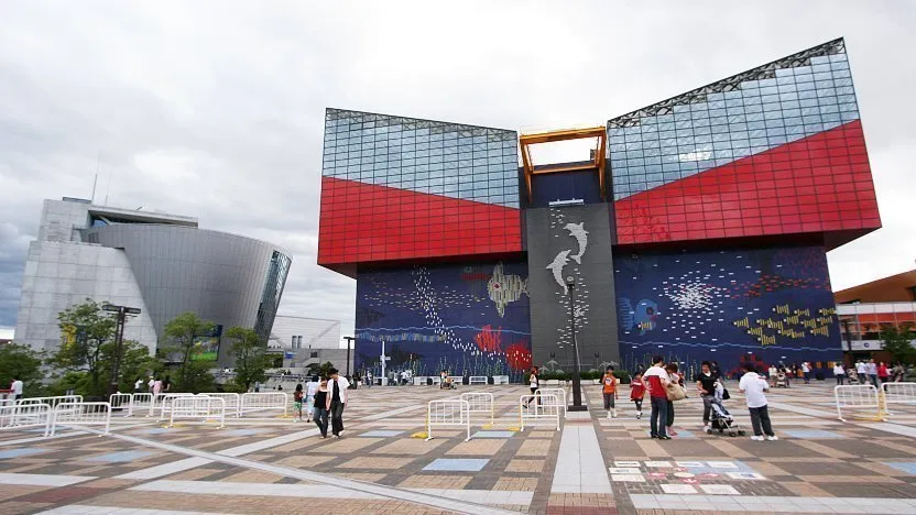 The entrance to Osaka Aquarium Kaiyukan at Tempozan Harbour Village, with a clear view of the distinctive glass cube architecture